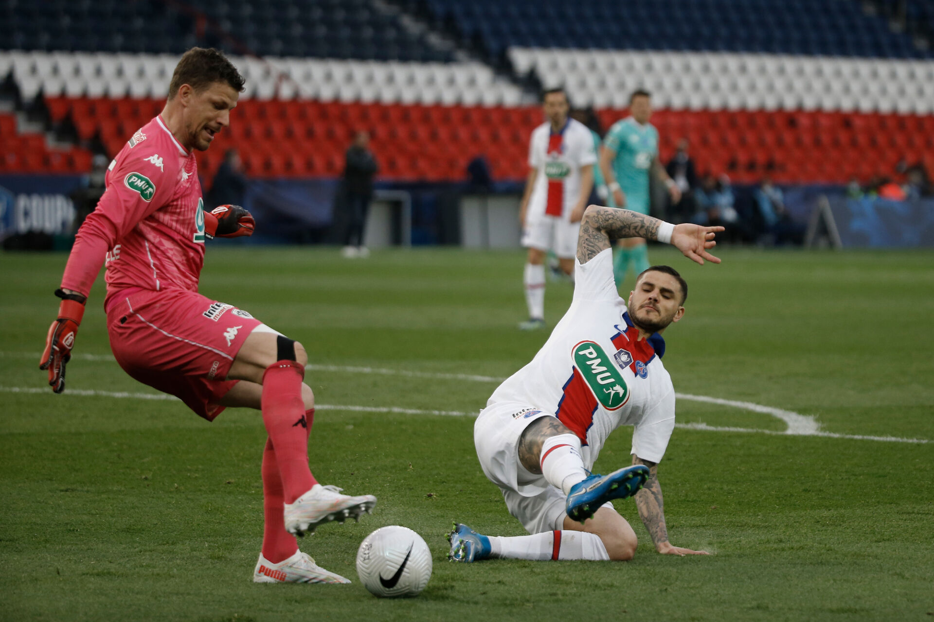 ПСЖ разгроми Анже, Мауро Икарди с хеттрик