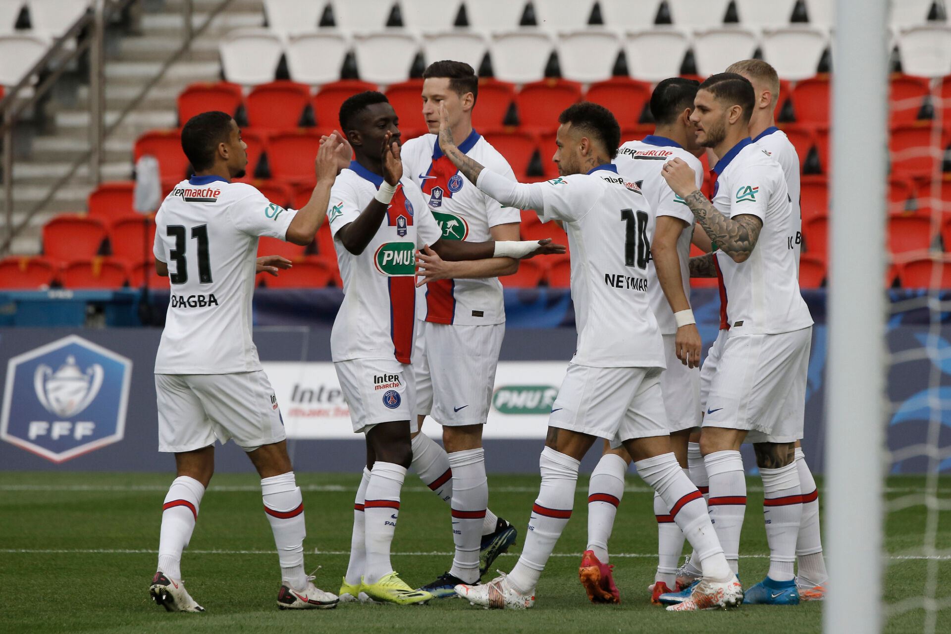 ПСЖ разгроми Анже, Мауро Икарди с хеттрик