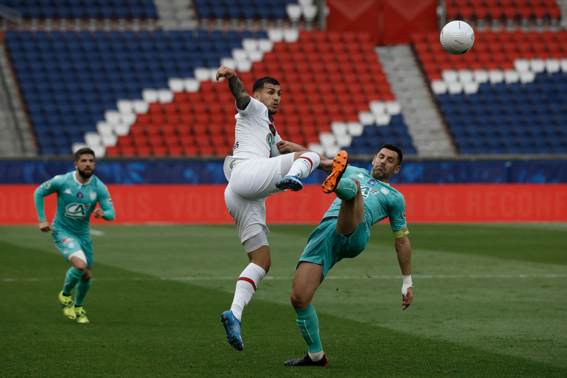 ПСЖ разгроми Анже, Мауро Икарди с хеттрик