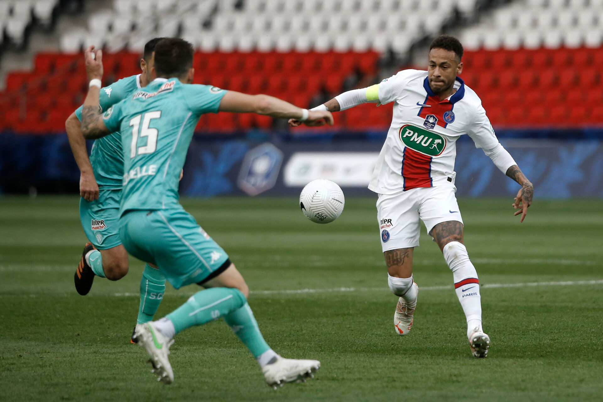 ПСЖ разгроми Анже, Мауро Икарди с хеттрик