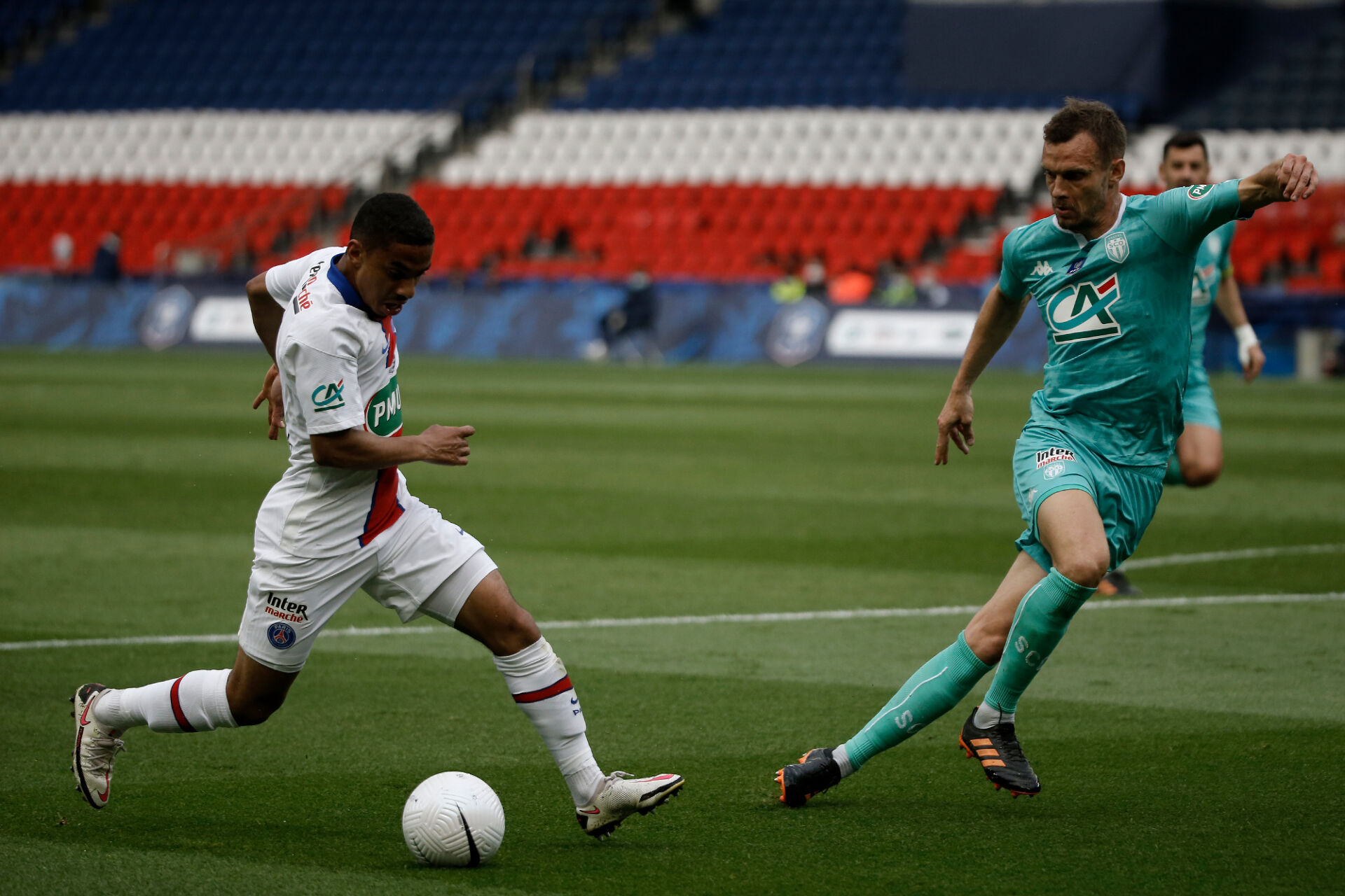 ПСЖ разгроми Анже, Мауро Икарди с хеттрик