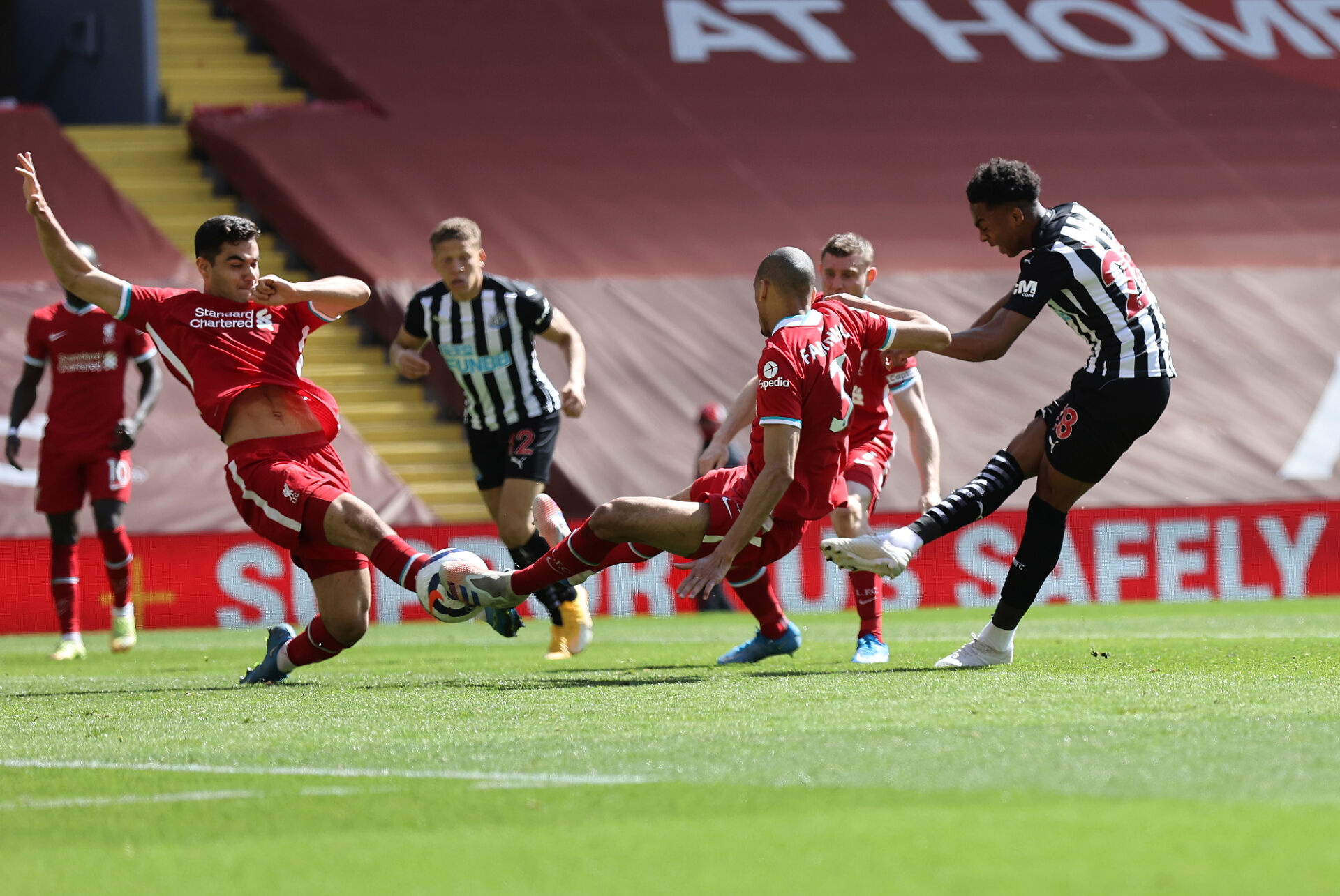 Нюкасъл наказа пропуските на Ливърпул за точка от ‘‘Анфийлд‘‘ (ВИДЕО)