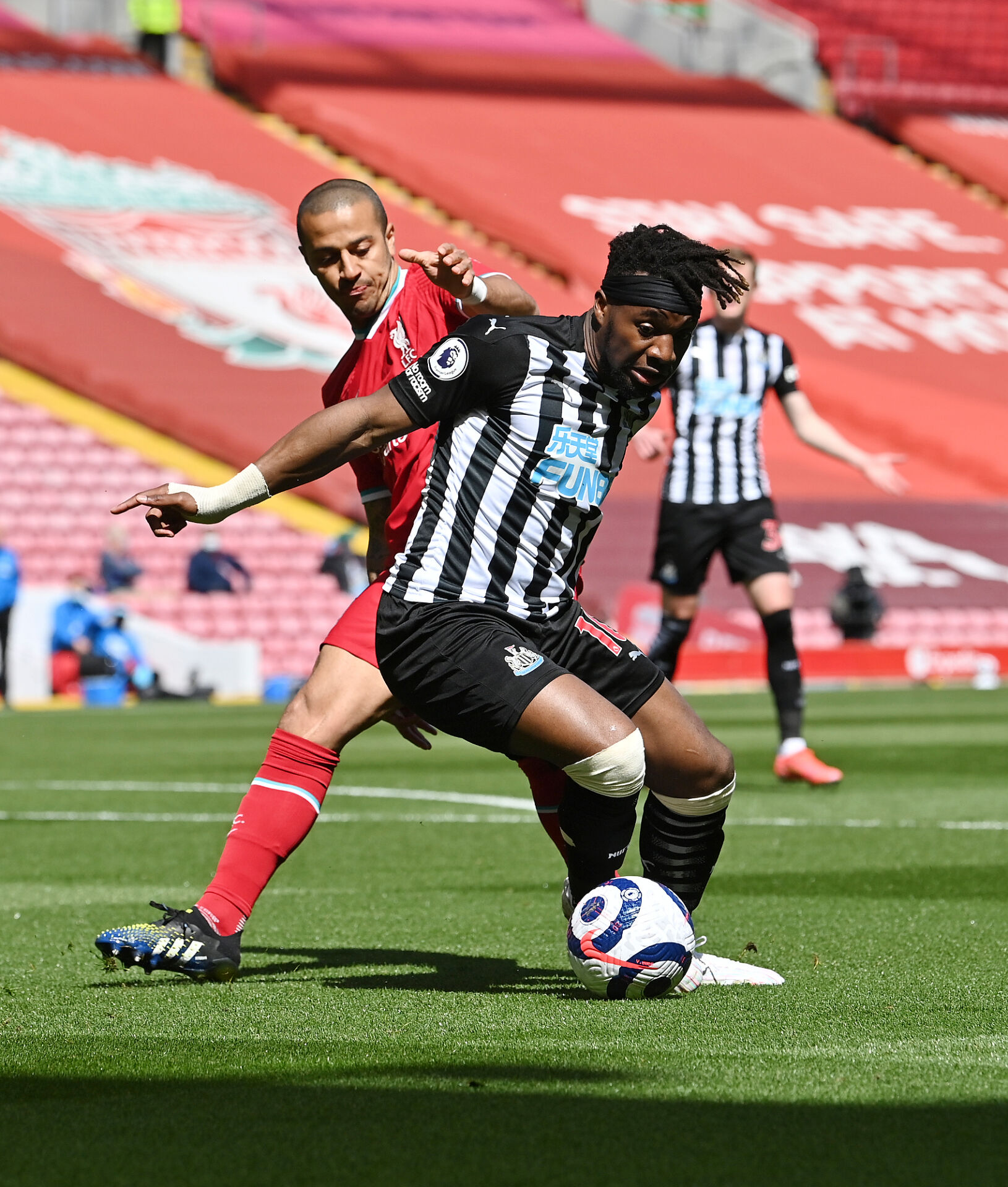 Нюкасъл наказа пропуските на Ливърпул за точка от ‘‘Анфийлд‘‘ (ВИДЕО)