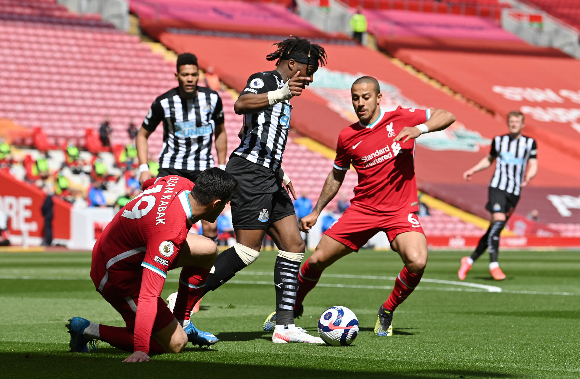 Нюкасъл наказа пропуските на Ливърпул за точка от ‘‘Анфийлд‘‘ (ВИДЕО)