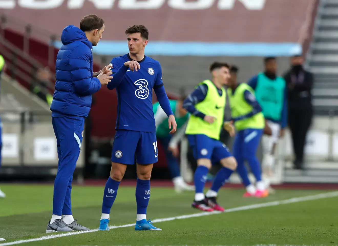 Заловиха двама футболисти на Челси на нелегално парти