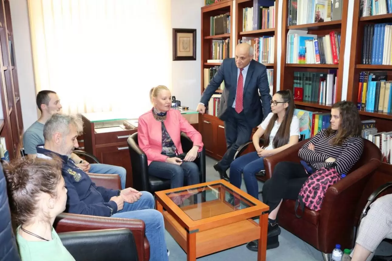 Стефка Костадинова към студенти от НСА: "Следвайте мечтите си, въпреки изпитанията на времето"