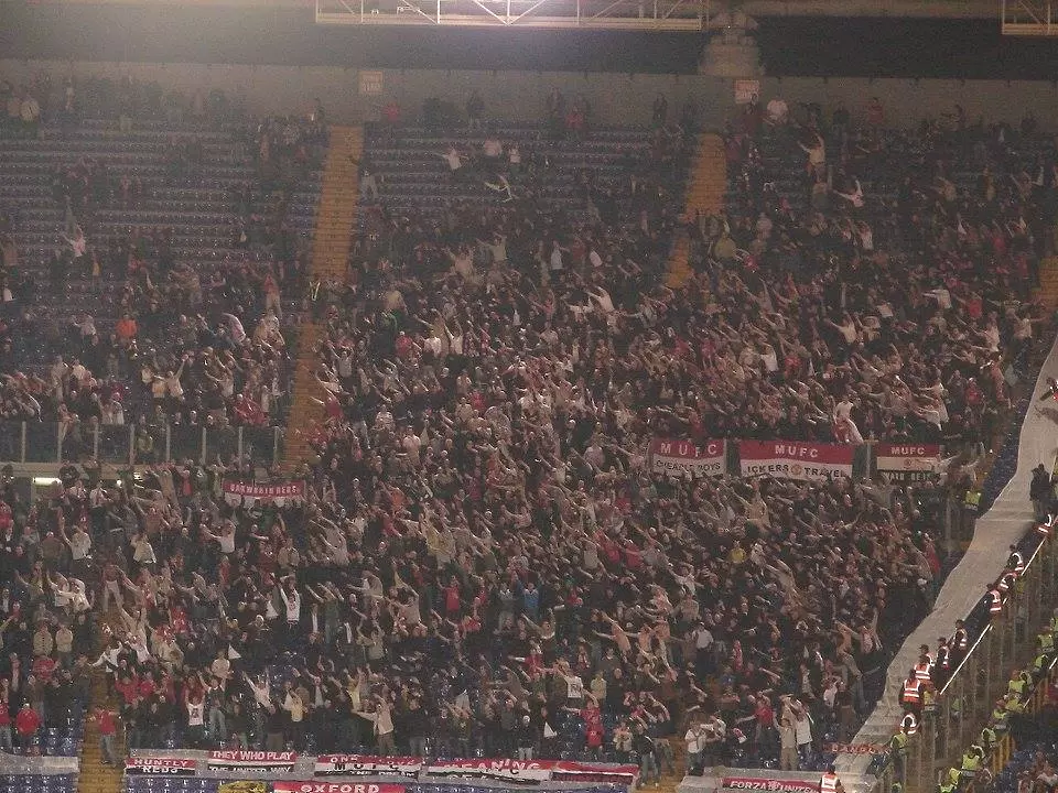 Другата страна на дербито: Войната между Рим и Манчестър, която шокира света