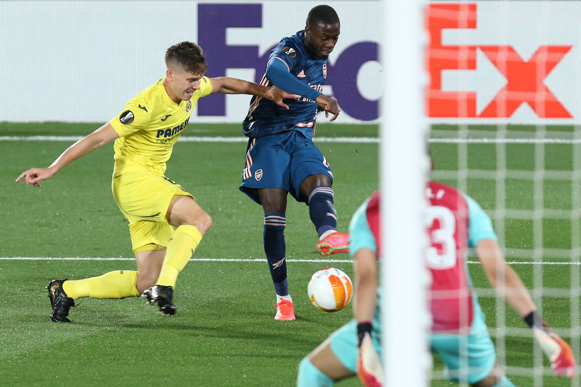 Виляреал победи трудно Арсенал, двата тима завършиха с по 10 души