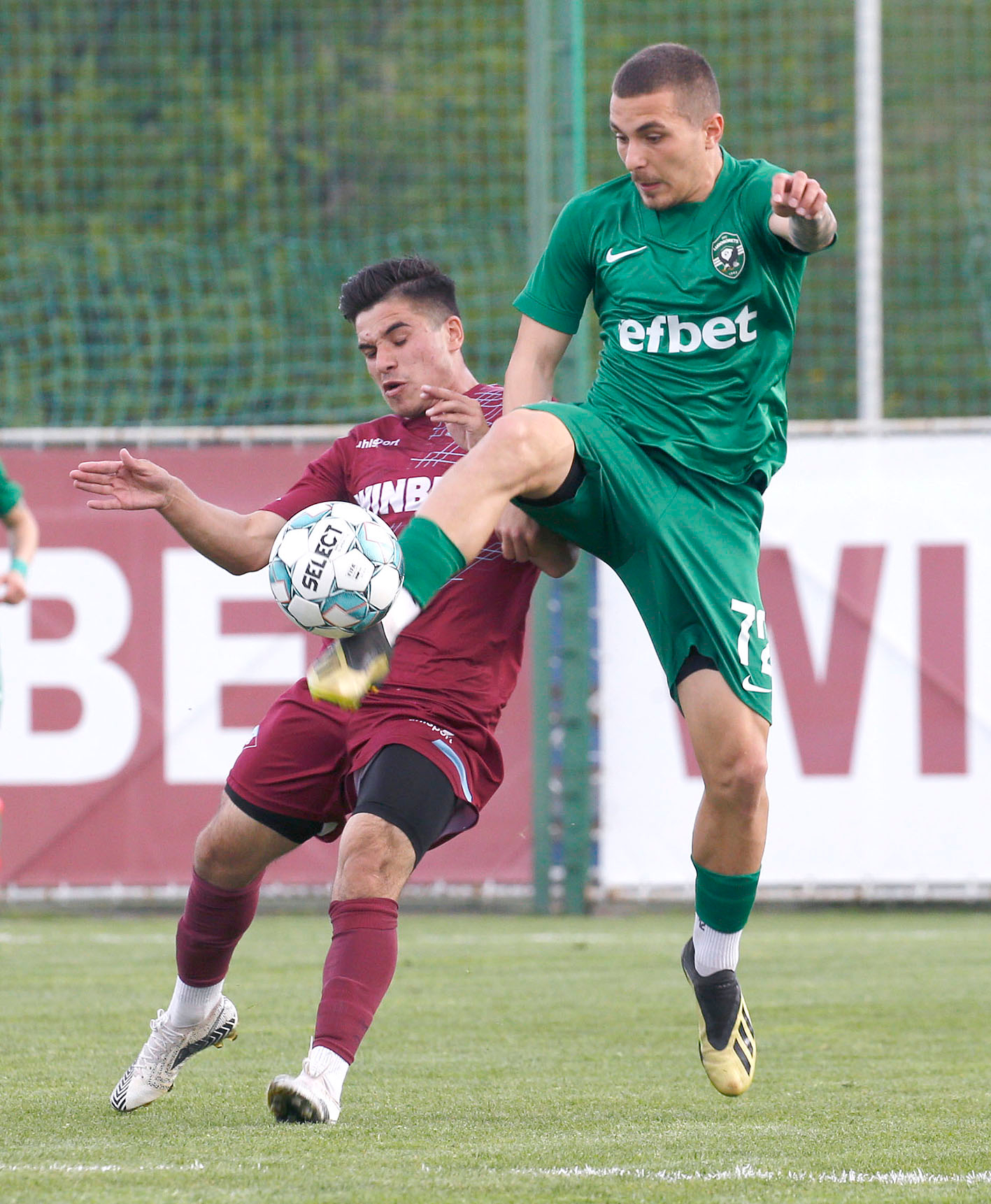 Септември Сф отмъкна победата срещу Лудогорец II и се насочи към третото място