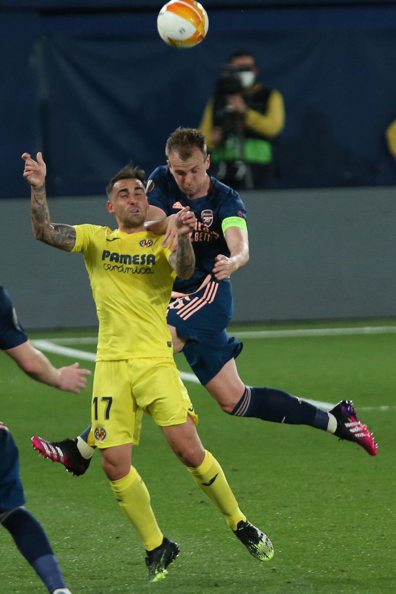 Виляреал победи трудно Арсенал, двата тима завършиха с по 10 души