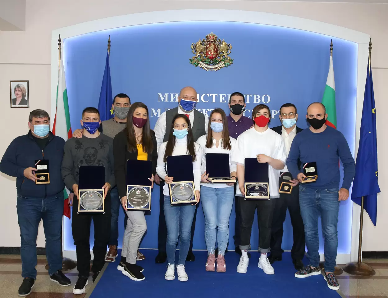 Министър Кралев награди медалистите от Европейското първенство по борба