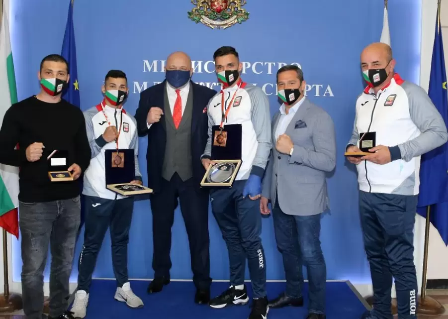 Красен Кралев награди медалистите от световното по бокс