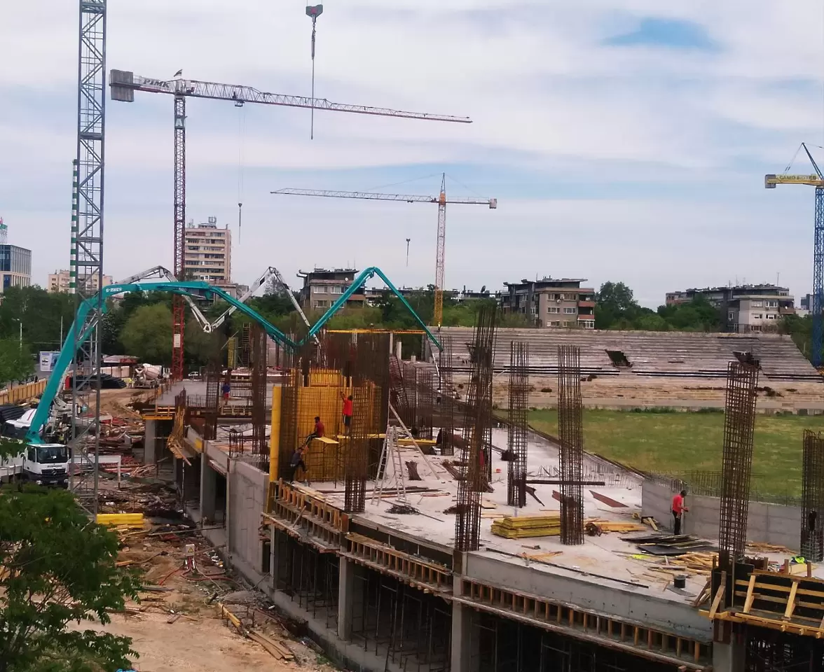 Колко са тъмните облаци над ''Колежа''? (ВИДЕО)