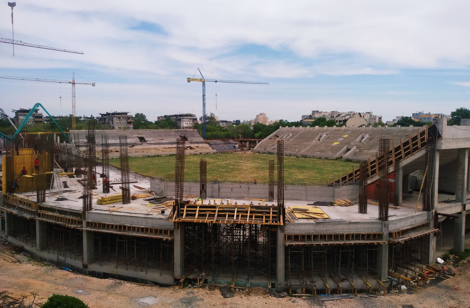 Колко са тъмните облаци над ''Колежа''? (ВИДЕО)