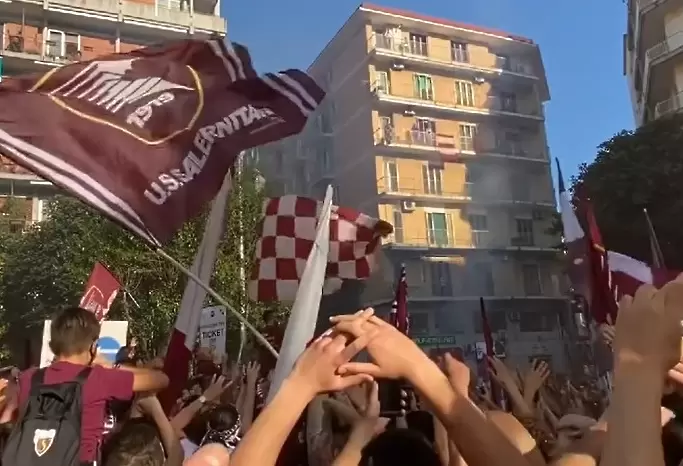 Фен на Салернитана убит по време на празненствата за завръщането на отбора в Серия А