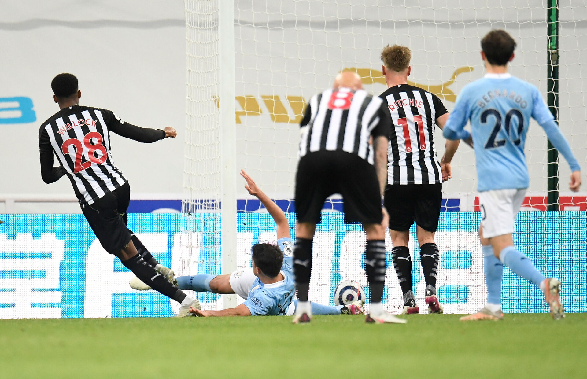 Сити показа шампионски дух и срази Нюкасъл в мач с много голове и обрати (ВИДЕО)