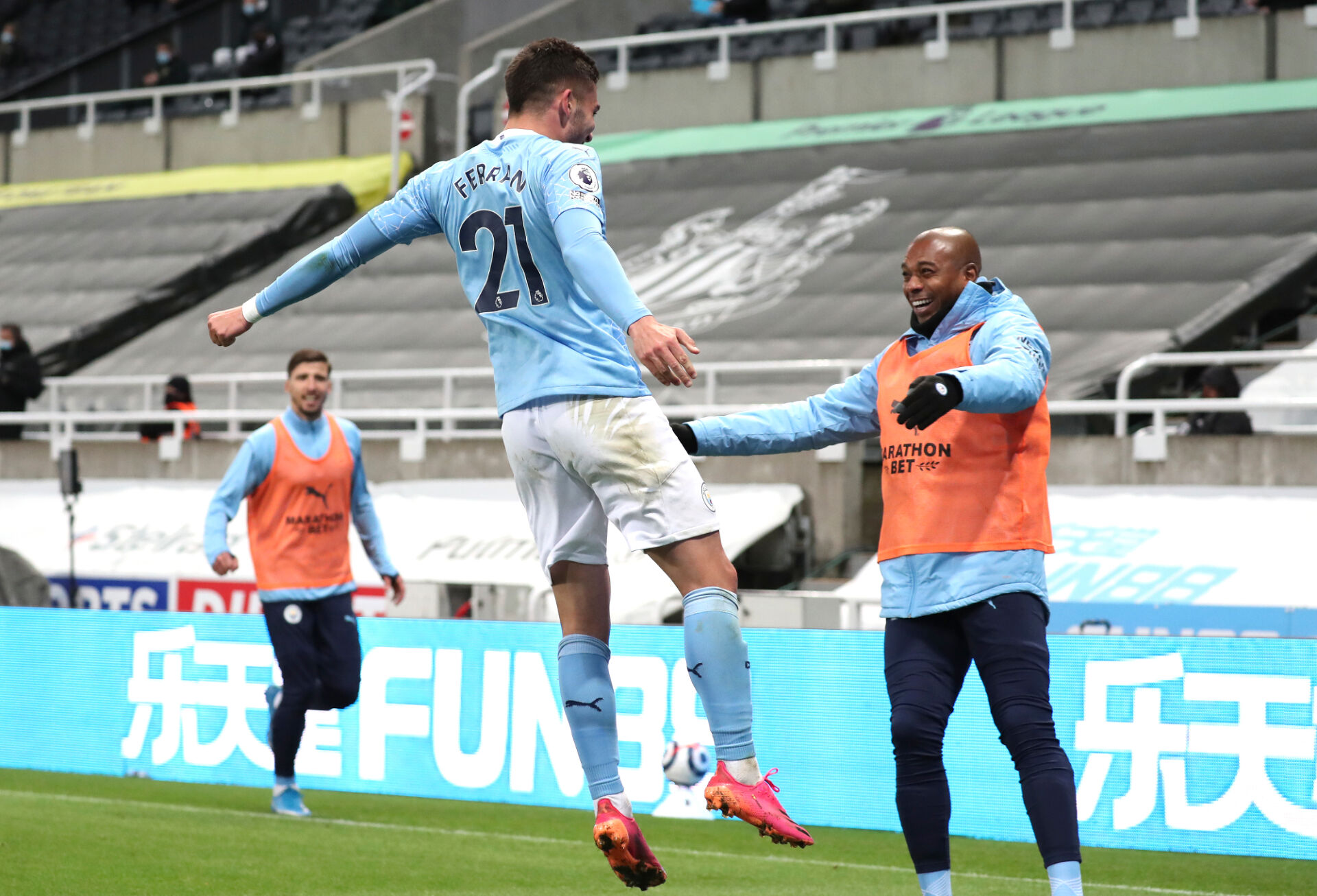 Сити показа шампионски дух и срази Нюкасъл в мач с много голове и обрати (ВИДЕО)