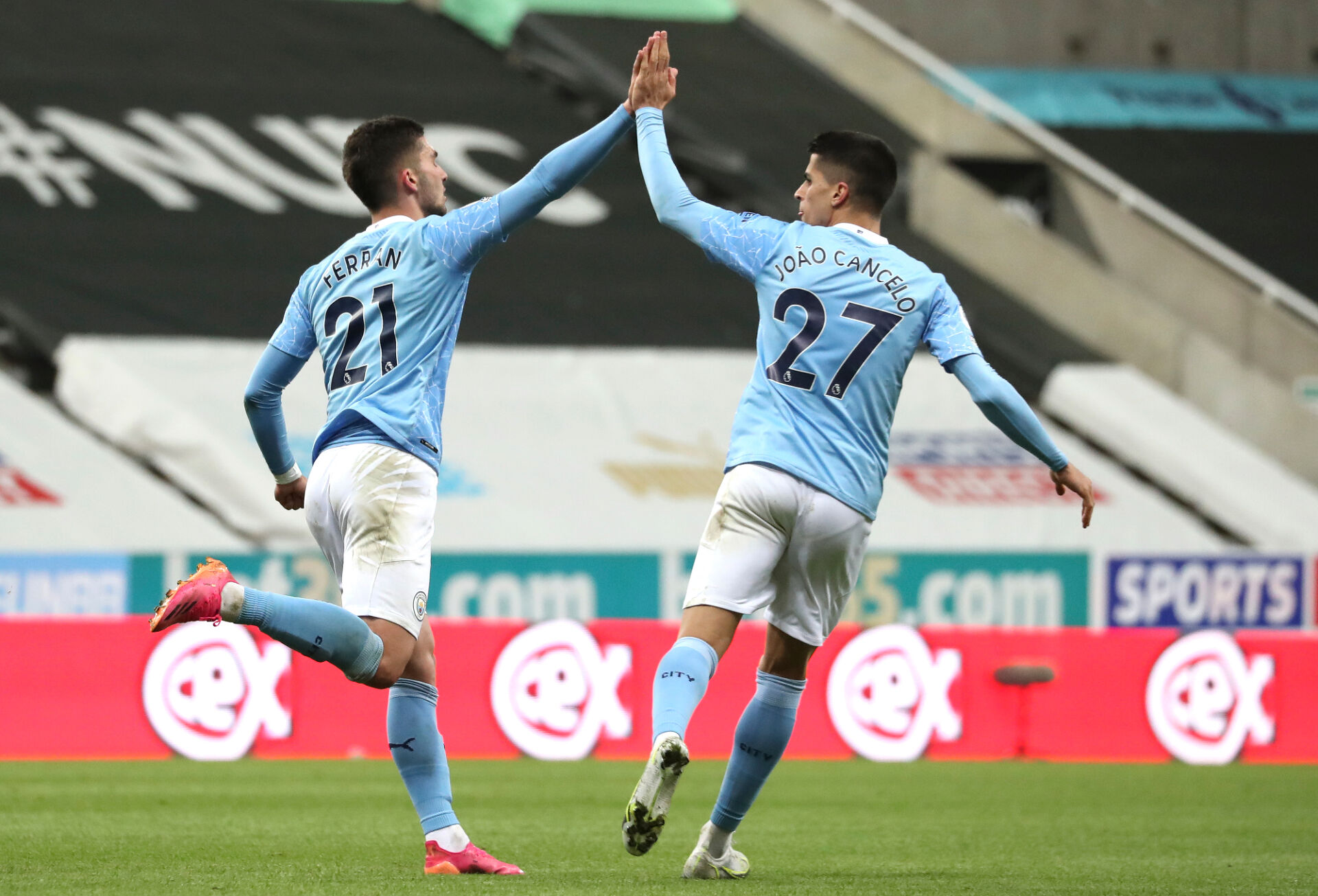 Сити показа шампионски дух и срази Нюкасъл в мач с много голове и обрати (ВИДЕО)