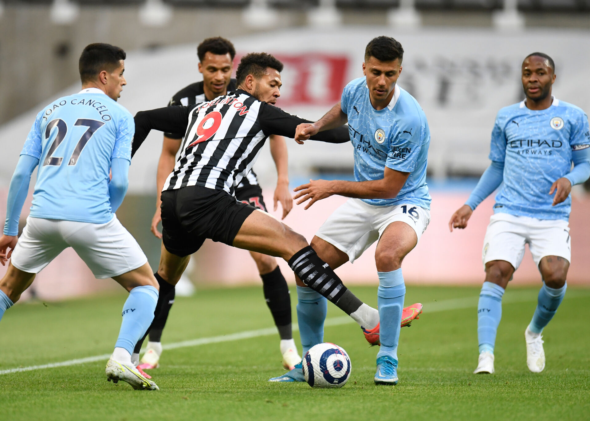 Сити показа шампионски дух и срази Нюкасъл в мач с много голове и обрати (ВИДЕО)