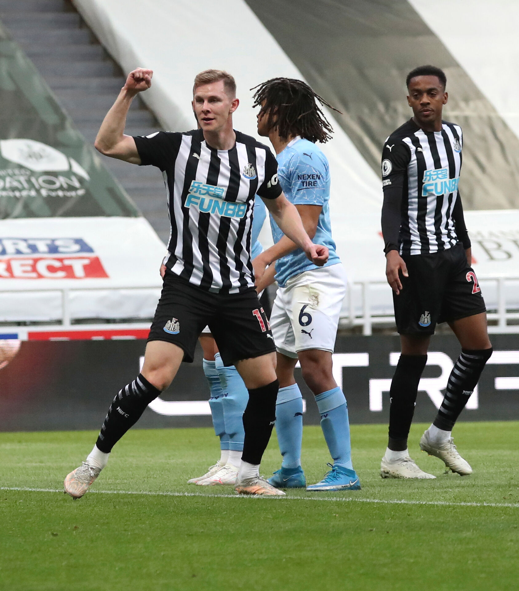 Сити показа шампионски дух и срази Нюкасъл в мач с много голове и обрати (ВИДЕО)