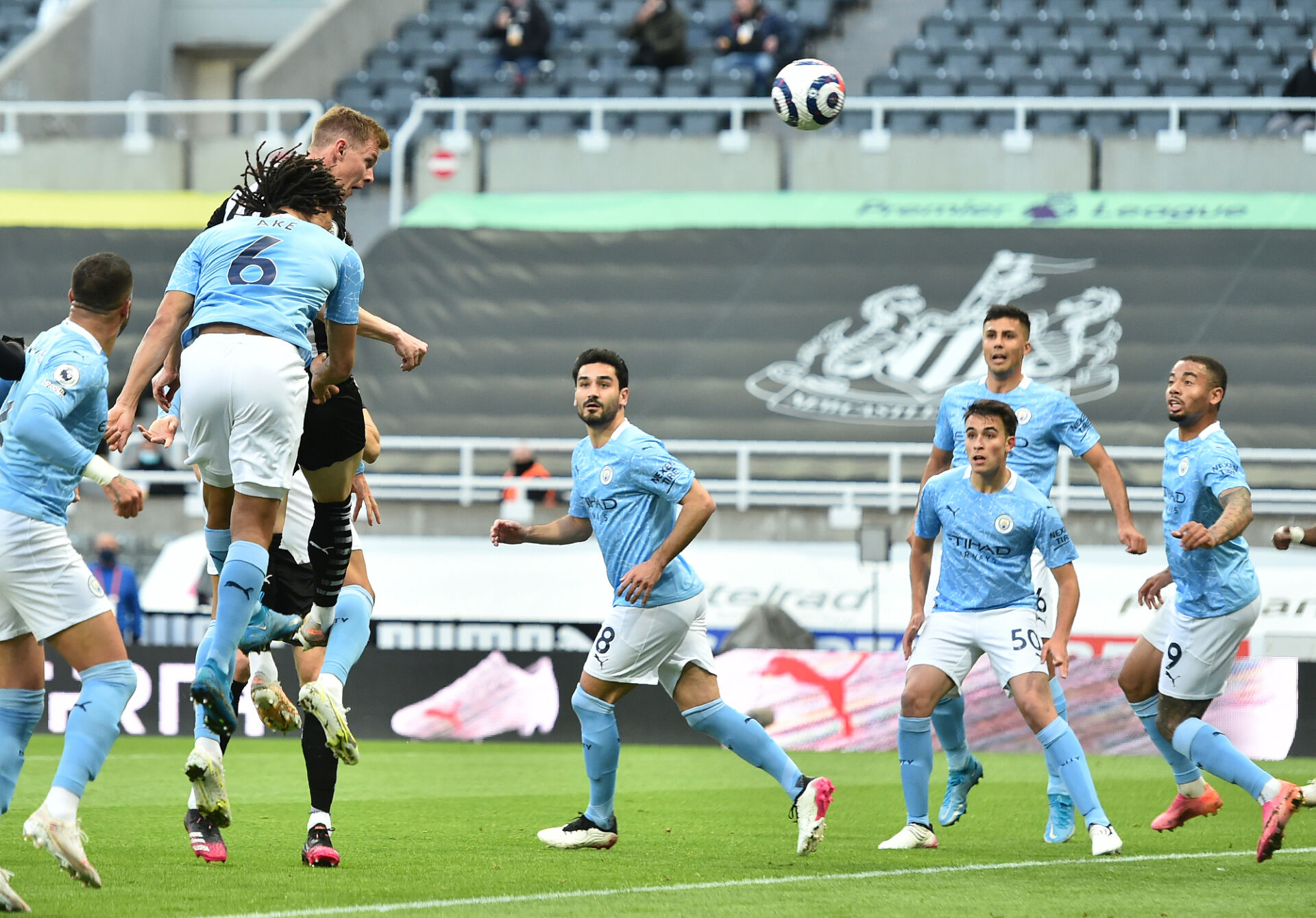 Сити показа шампионски дух и срази Нюкасъл в мач с много голове и обрати (ВИДЕО)