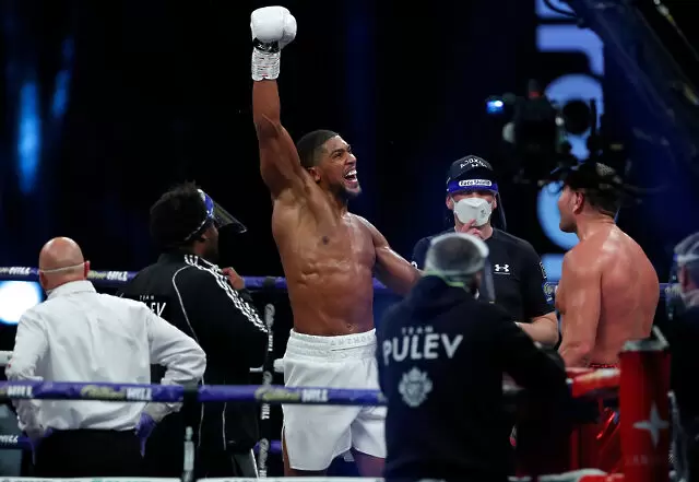 WBO нареди на Джошуа да се бие с Усик в следващия си мач