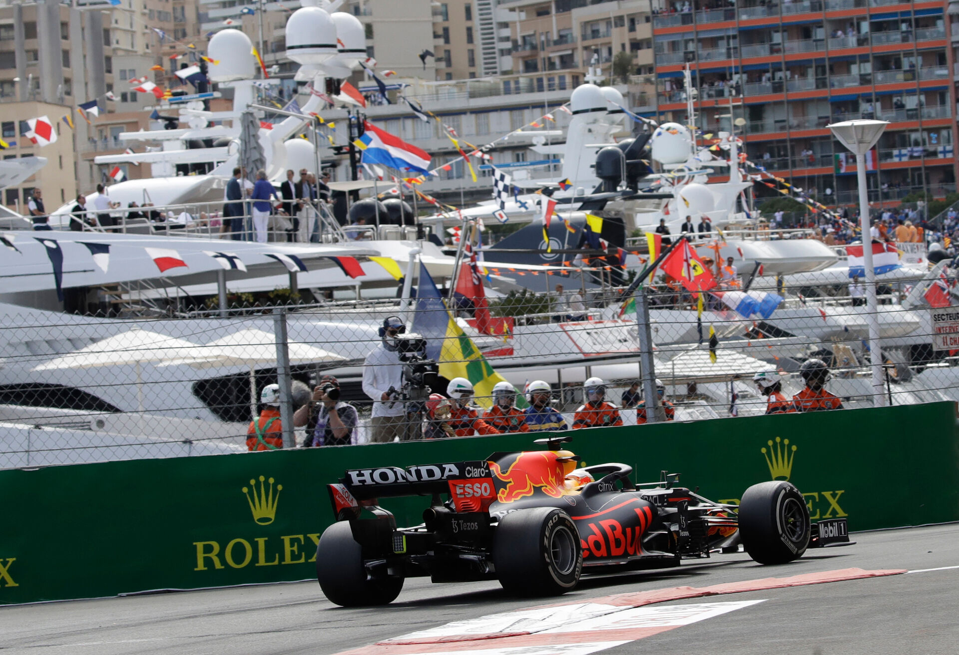 Верстапен спечели Гран при на Монако, нов лидер във Формула 1 след провал за Мерцедес