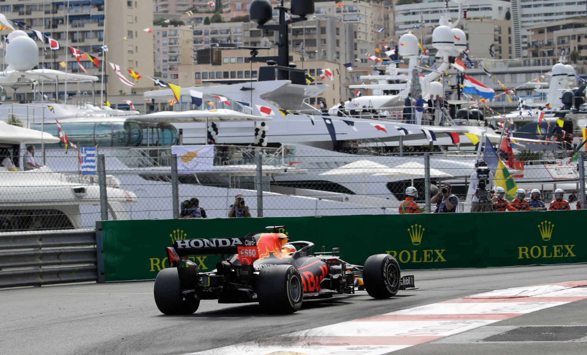 Верстапен спечели Гран при на Монако, нов лидер във Формула 1 след провал за Мерцедес