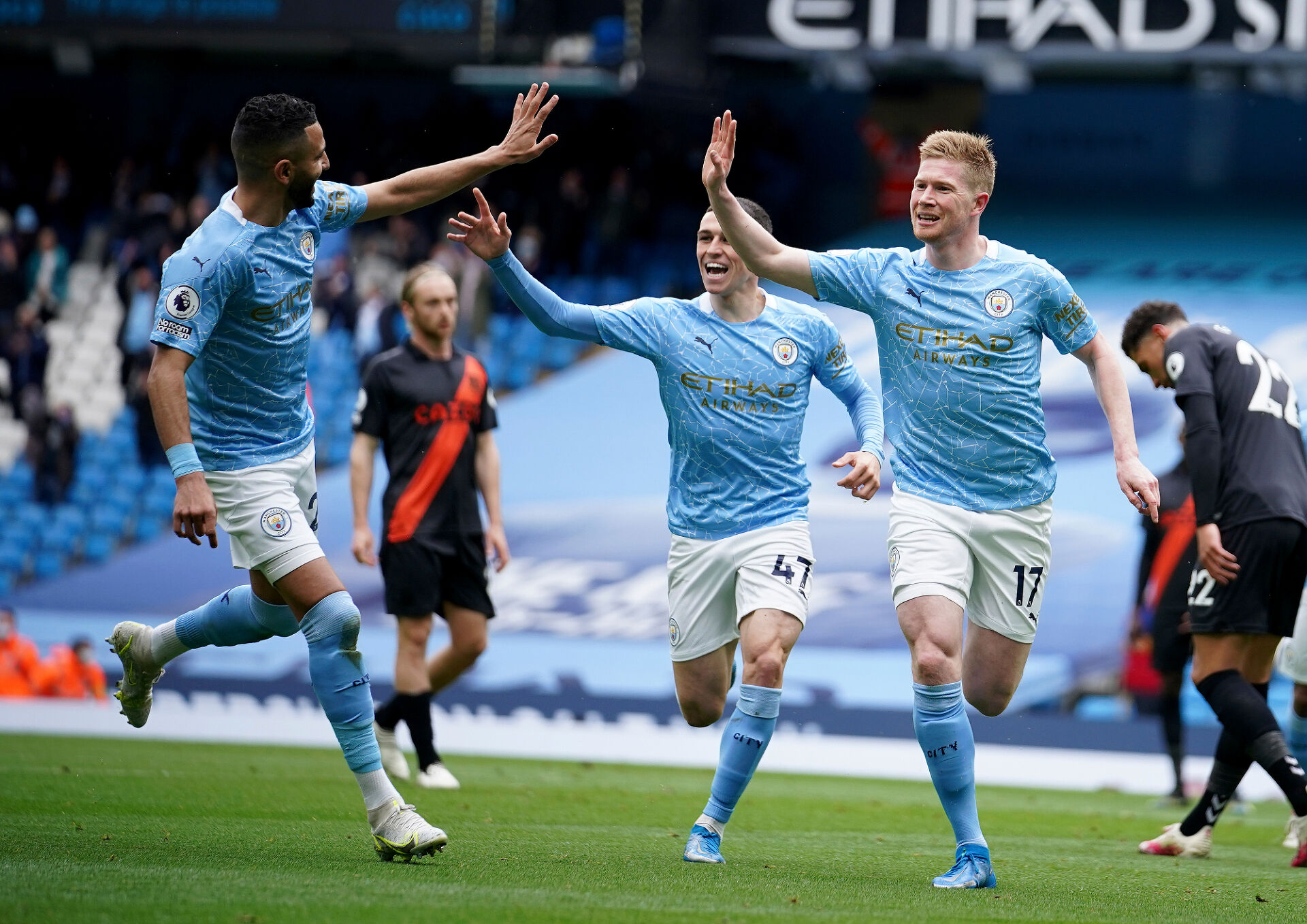 Манчестър Сити с шампионски разгром срещу Евертън (ВИДЕО)