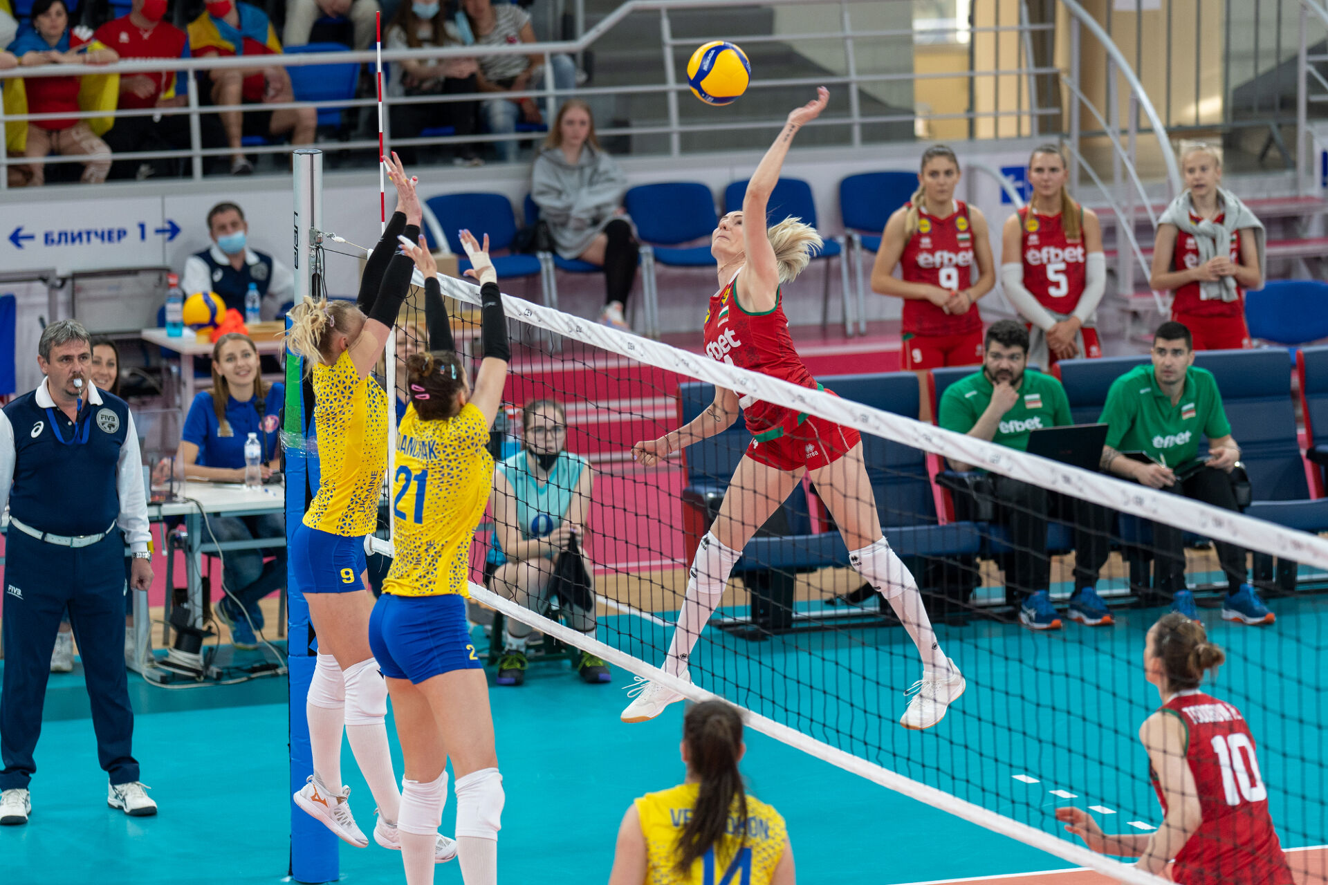 България прегази Украйна и оглави групата си в Златната лига