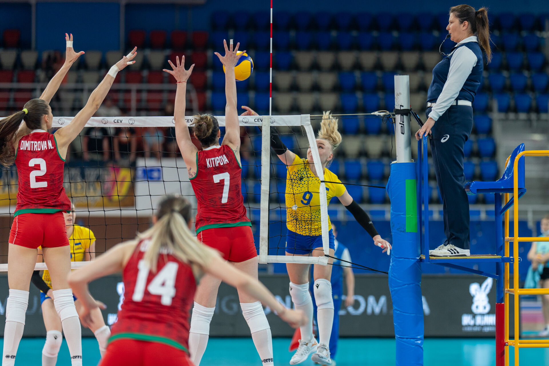 България прегази Украйна и оглави групата си в Златната лига