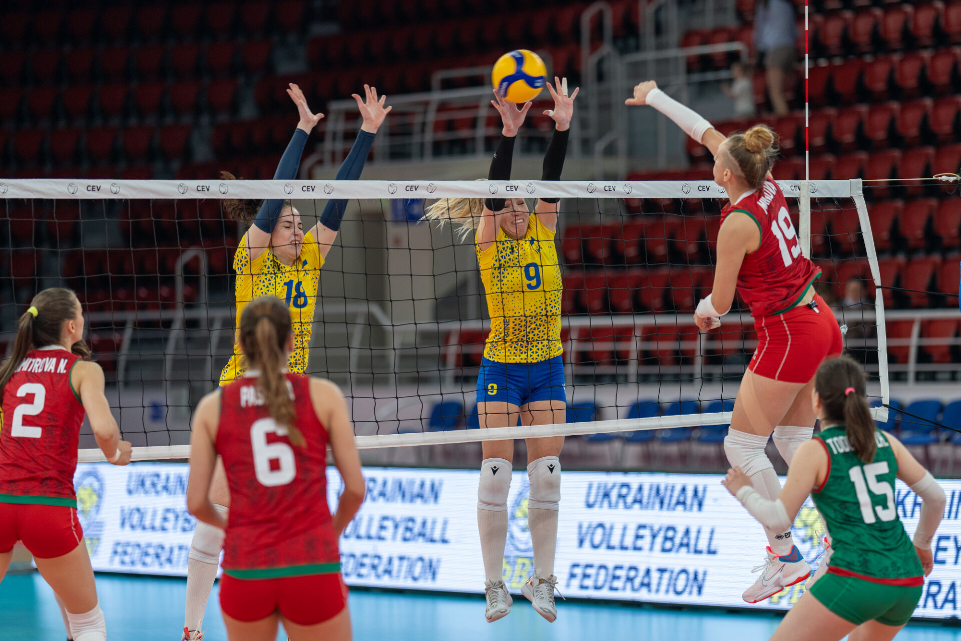 България прегази Украйна и оглави групата си в Златната лига