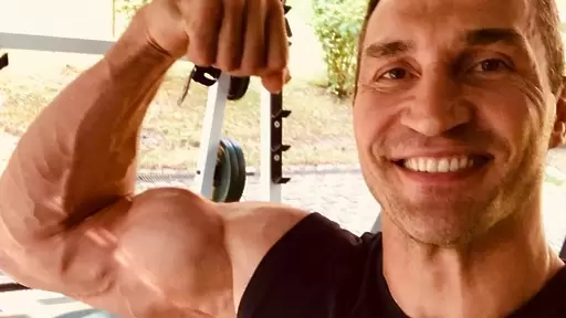 Владимир Кличко се завръща на ринга срещу бивш шампион