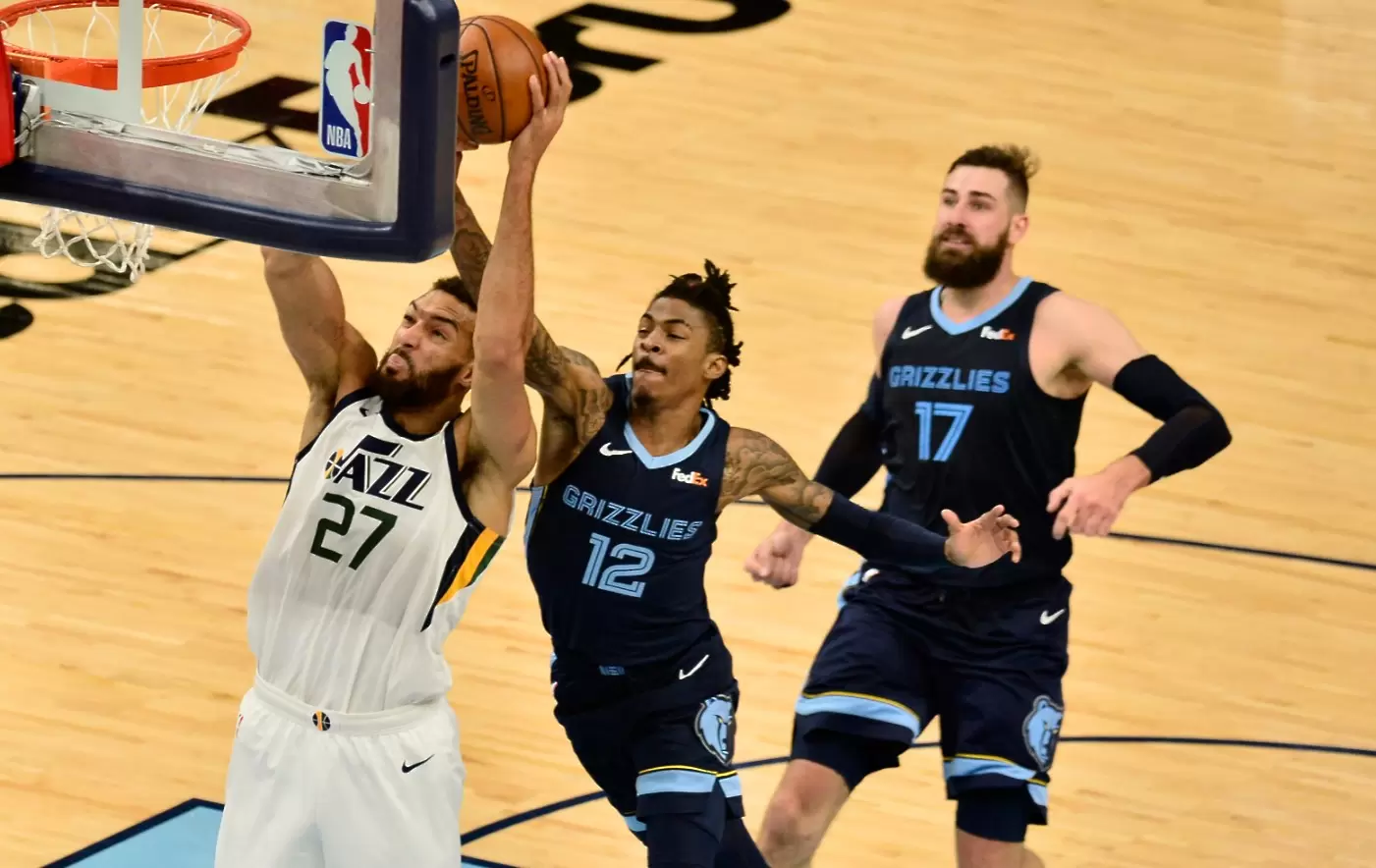 Юта на крачка от отстраняването на Мемфис