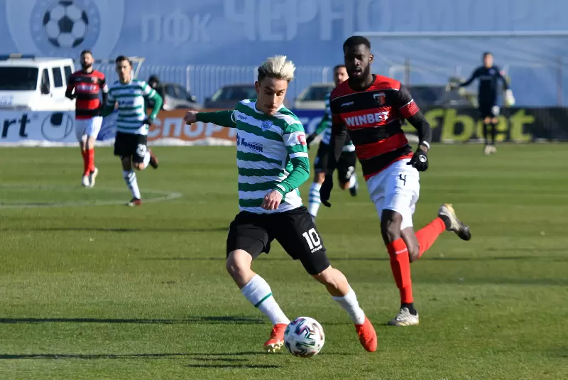 Румънци напират за Илиан Илиев JR, нямат достатъчно пари