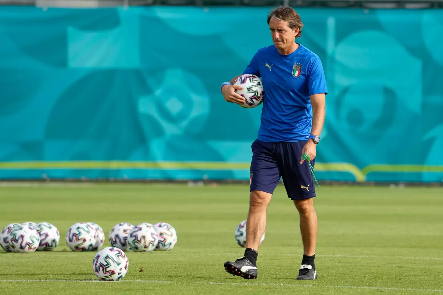 Манчини: Уелс е като Стоук Сити, но с технични играчи