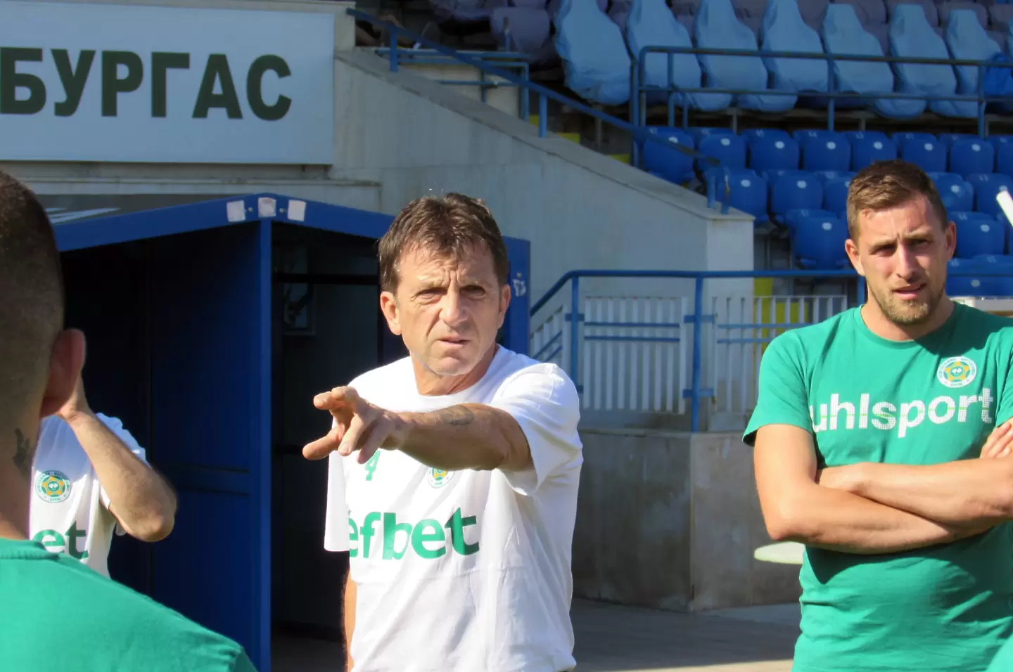 Нефтохимик с нов старши треньор и генерален спонсор