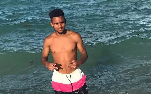instagram.com/konradjr_