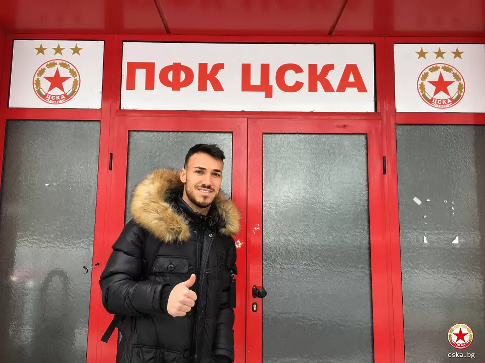 Минал през ЦСКА и Литекс подписа с румънци