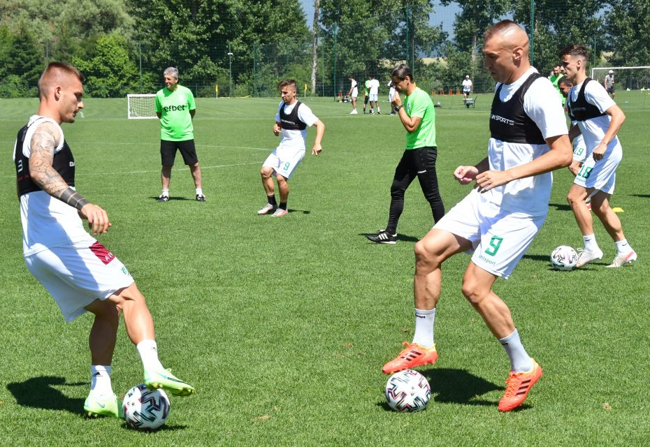 Фуртадо, Фал и Дани Генов се подготвят на облекчен режим на лагера на Берое в Банско