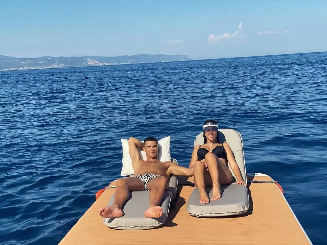 instagram.com/georginagio