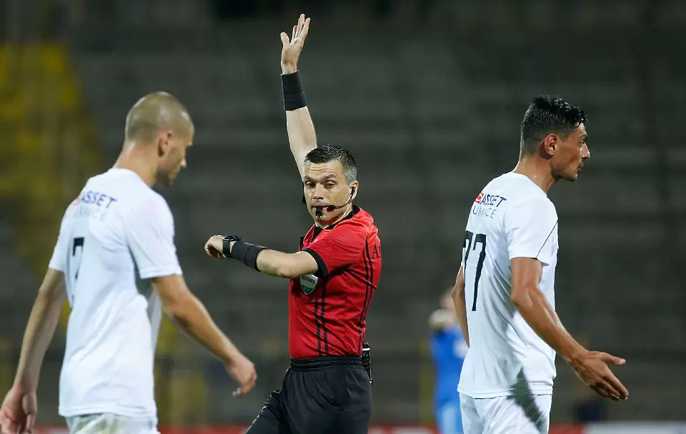 Антон Узунов