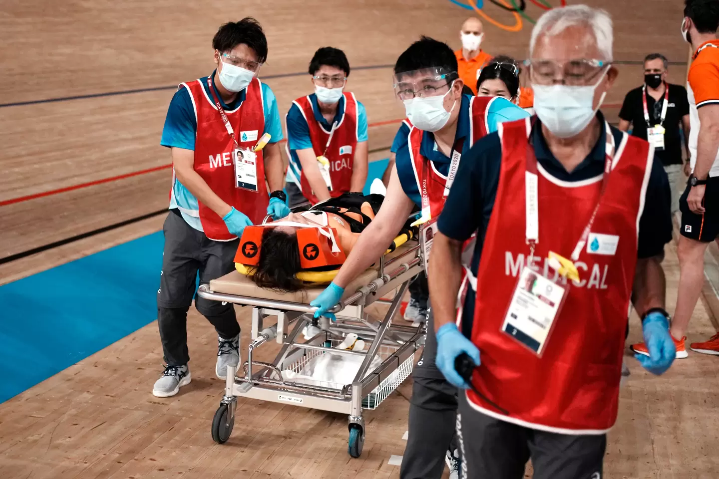 Нидерландска състезателка по колоездене в болница след тежък сблъсък