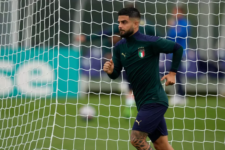 Наполи не бърза да подновява договора на Инсиние