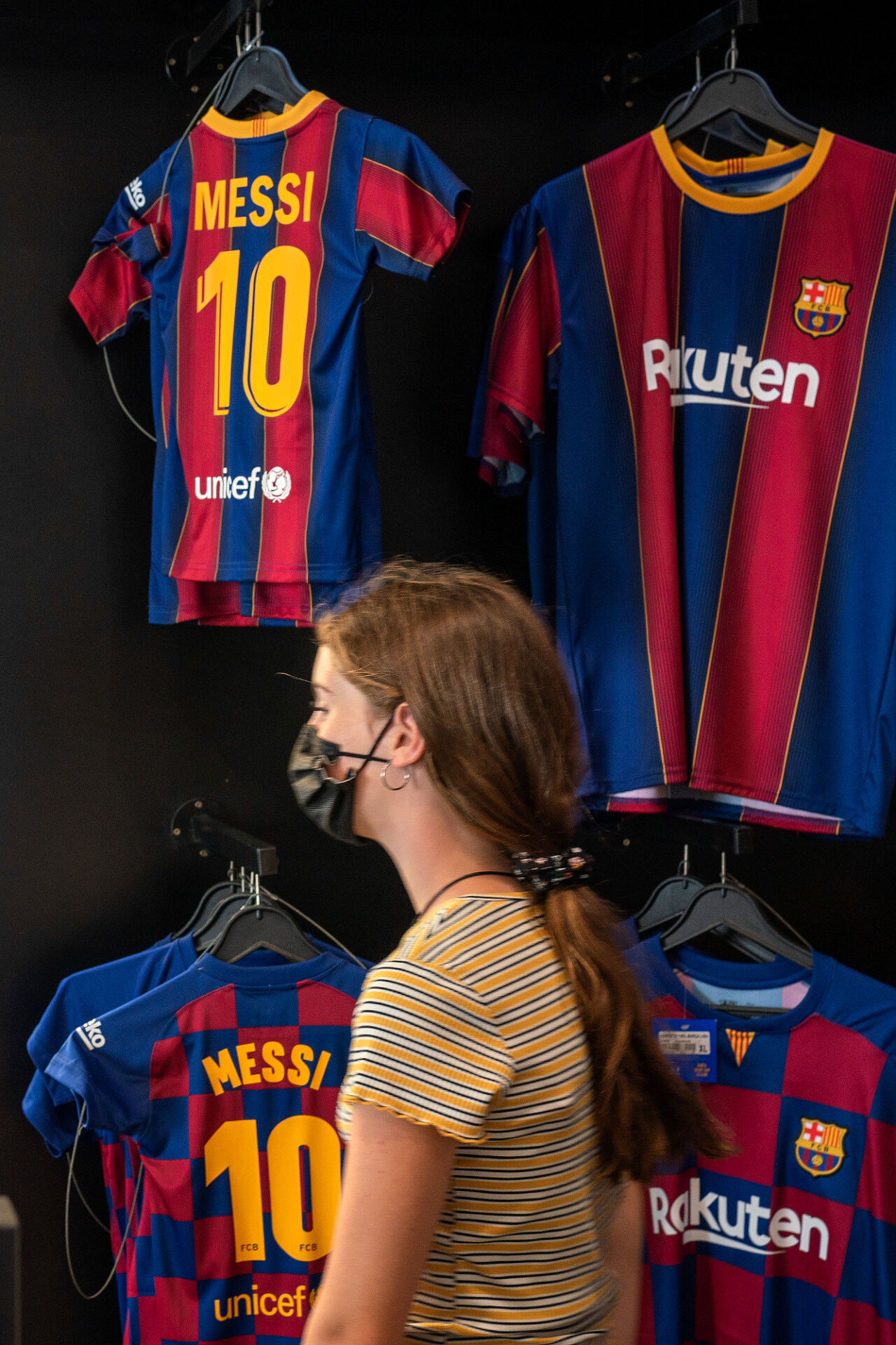 Феновете на Барселона масово изкупуват фланелки на Лео Меси