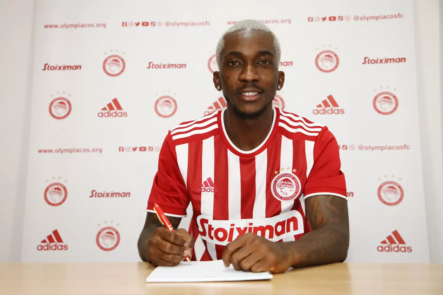 twitter.com/olympiacosfc