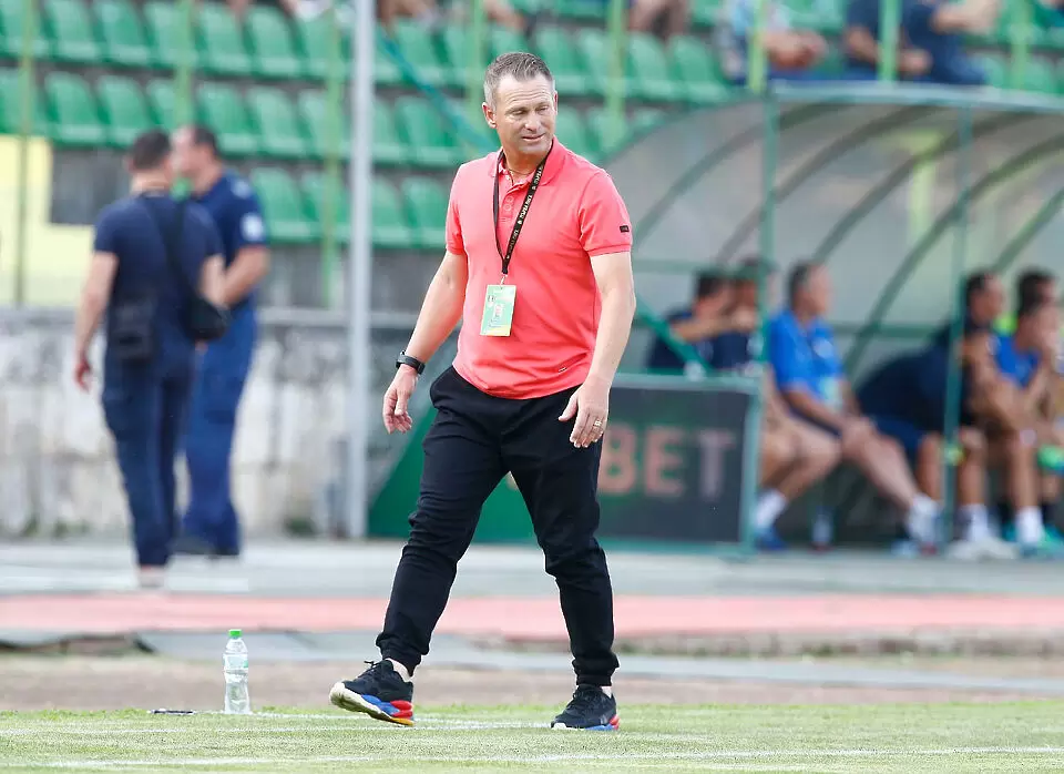 Антон Узунов