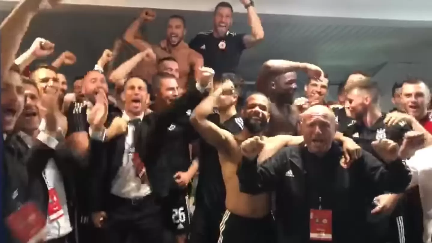 Луда радост в съблекалнята на ЦСКА (ВИДЕО)