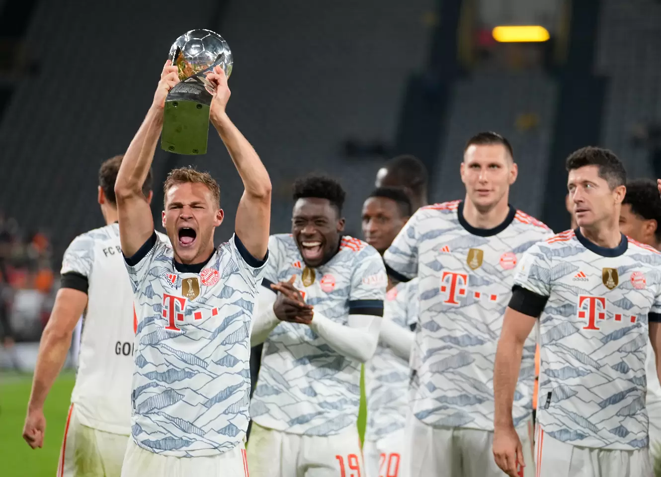 Официално: Кимих преподписа с Байерн до 2025