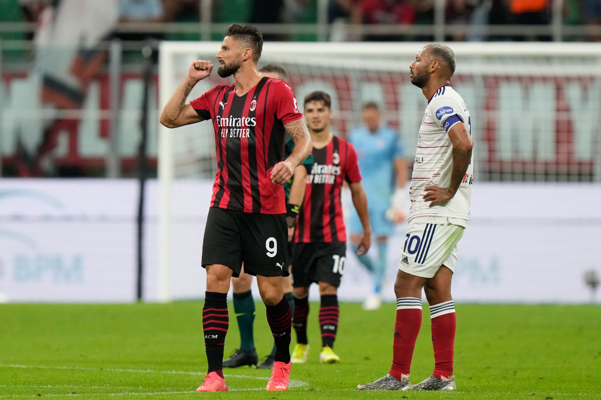 Жиру и Милан натупаха Каляри за едно полувреме (ВИДЕО)